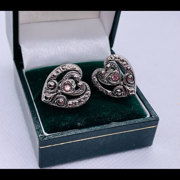 COPY - Pretty Victorian inspired pink stone heart 3/4” silver tone clip on earr… - Picture 2 of 4